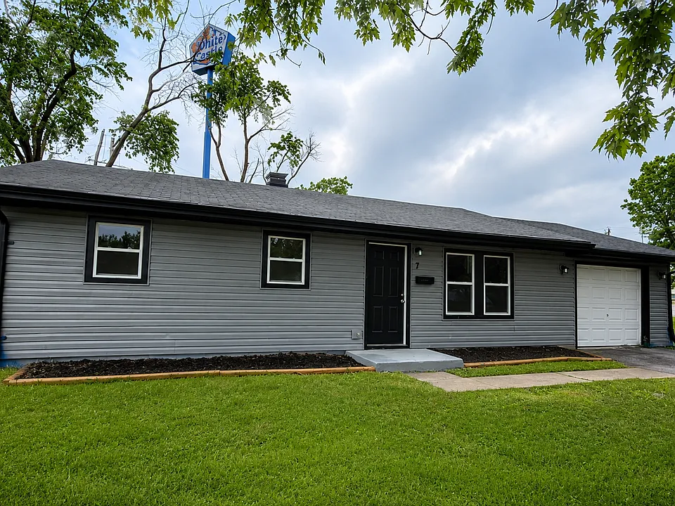 7 Lazarcheff Dr