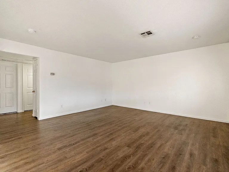 2200 Benmore St #101 — Photo 4