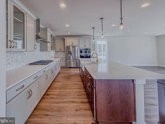 4th image of 8785 Helleber Spring Cir