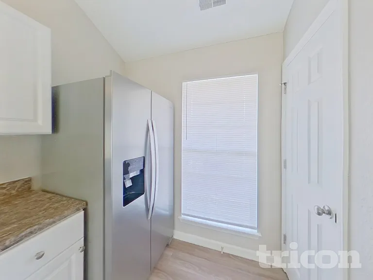 1401 May Oak Cir — Photo 5