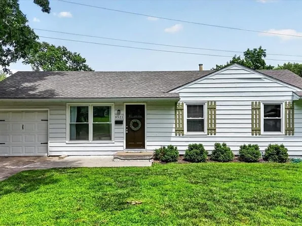 8521 Goodman St, Overland Park, KS 66212
