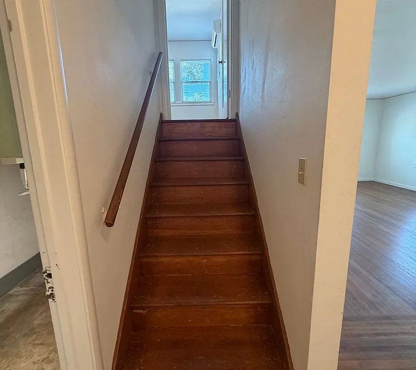 Large one bedroom duplex with garage in Elmhurst