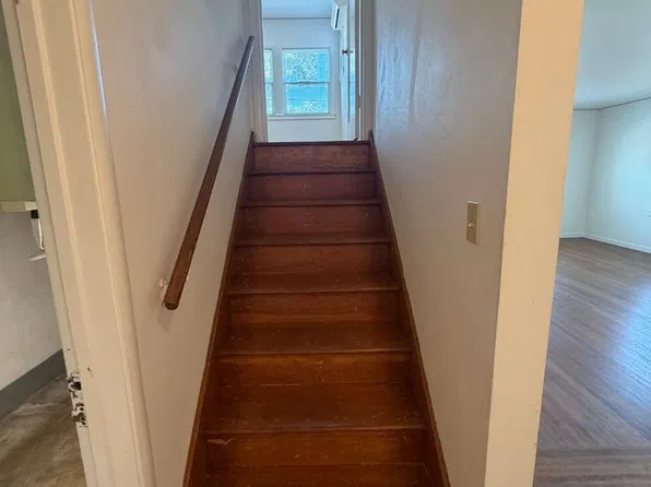 Large one bedroom duplex with garage in Elmhurst, 2101 51st St, Sacramento, CA 95817