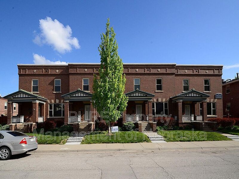 1st image of 811 S 33rd St #819