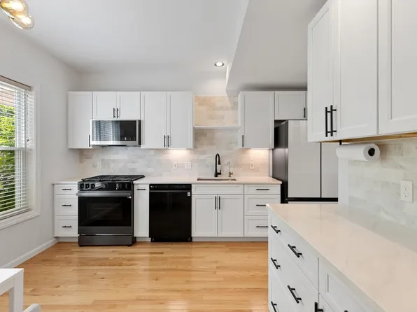 29 Grove Ln #29, Burlington, MA 01803