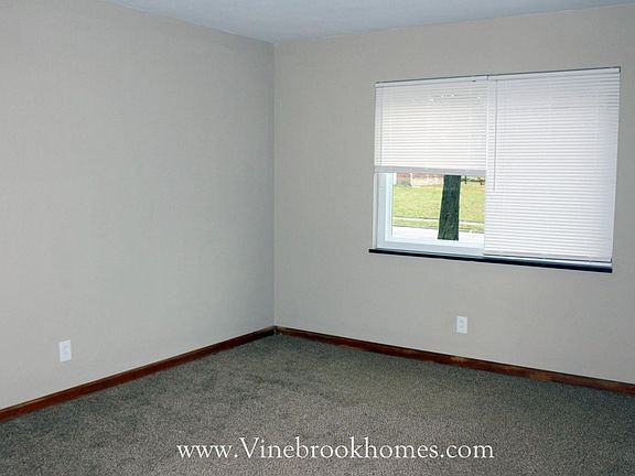 5th image of 104 W Melford Ave