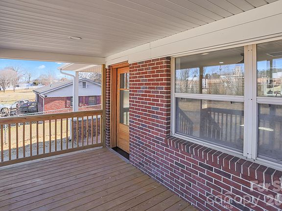4th image of 2991 1st Avenue Pl NW