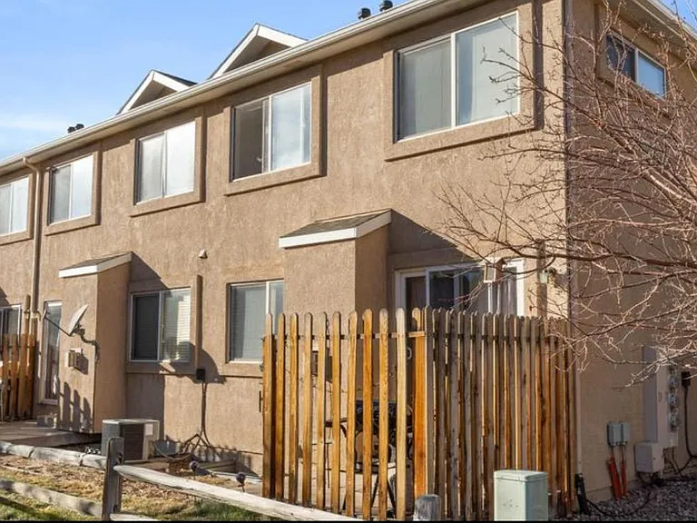 2209 Golden Gate Grv — Photo 8