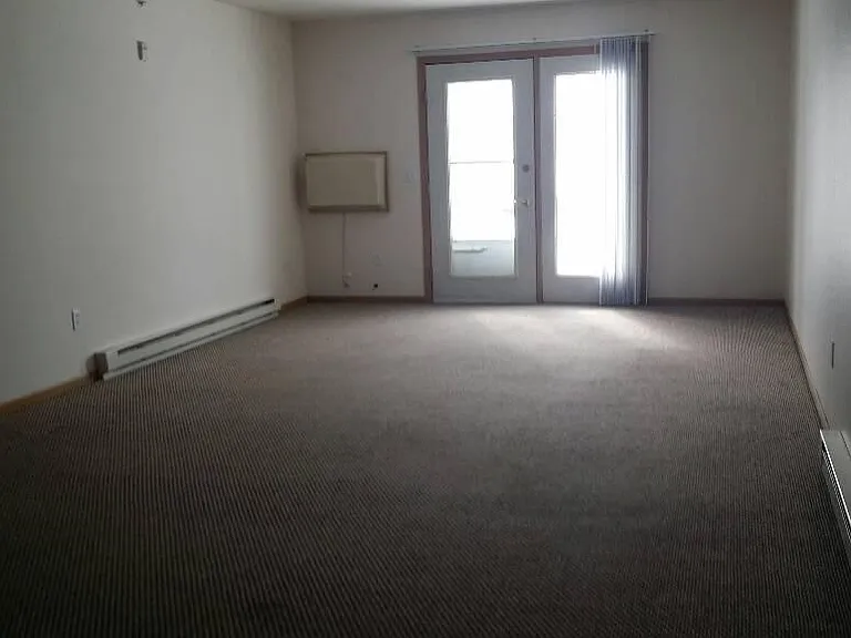 7972 Greenwood Rd — Photo 3