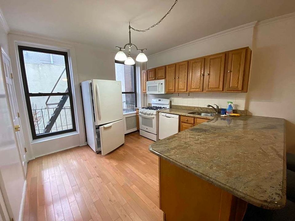 1st image of 527 Henry St APT 3
