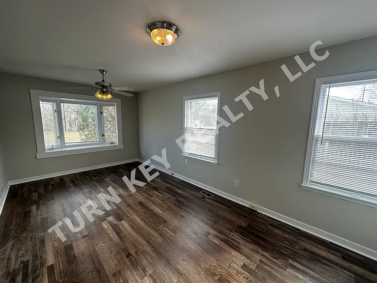 1218 Colonial Ave — Photo 9