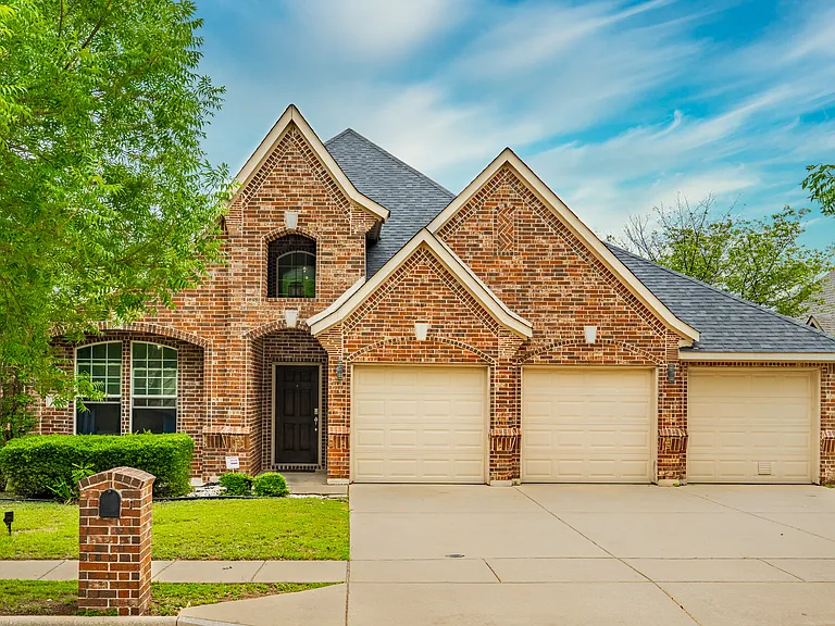 2504 Maple Stream Dr — Photo 1