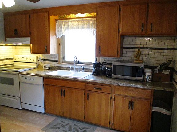 Tiled backsplash. New counter
