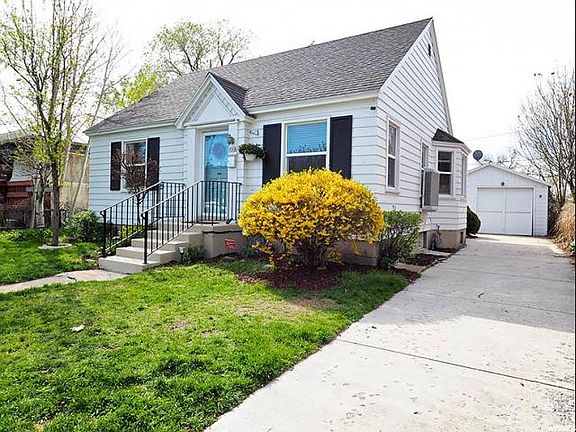 3rd image of 460 E Redondo Ave