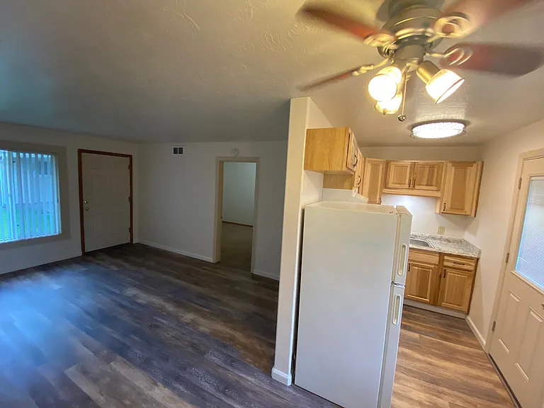 846 14th St NE — Photo 3
