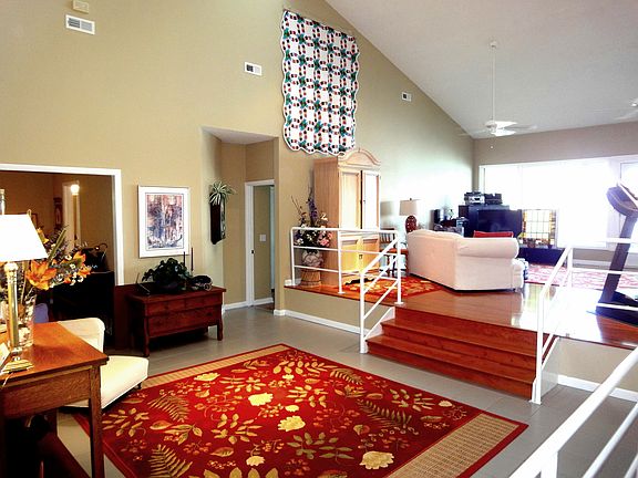 Upstairs Foyer, Living