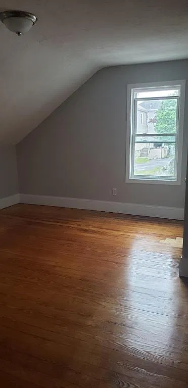 324 Tuttle St — Photo 2