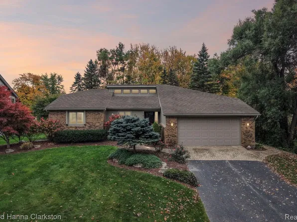 2625 Cedar Key Dr, Lake Orion, MI 48360