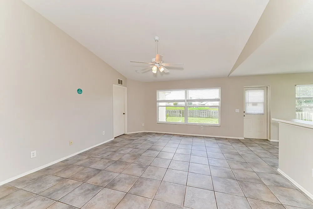 4 bed, 2.0 bath, 1606 sqft, $3,080 — Photo 3