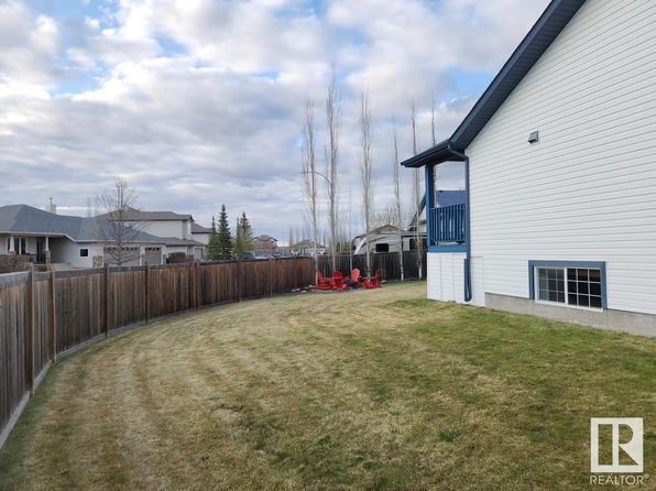13 Huntington Bay, Spruce Grove, AB T7X 4K7