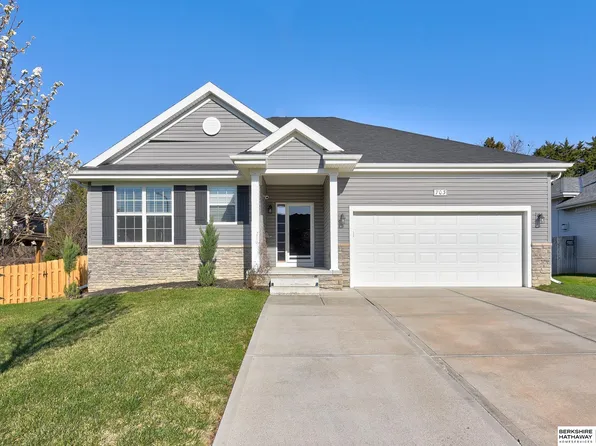703 Tupelo Ln, Papillion, NE 68133