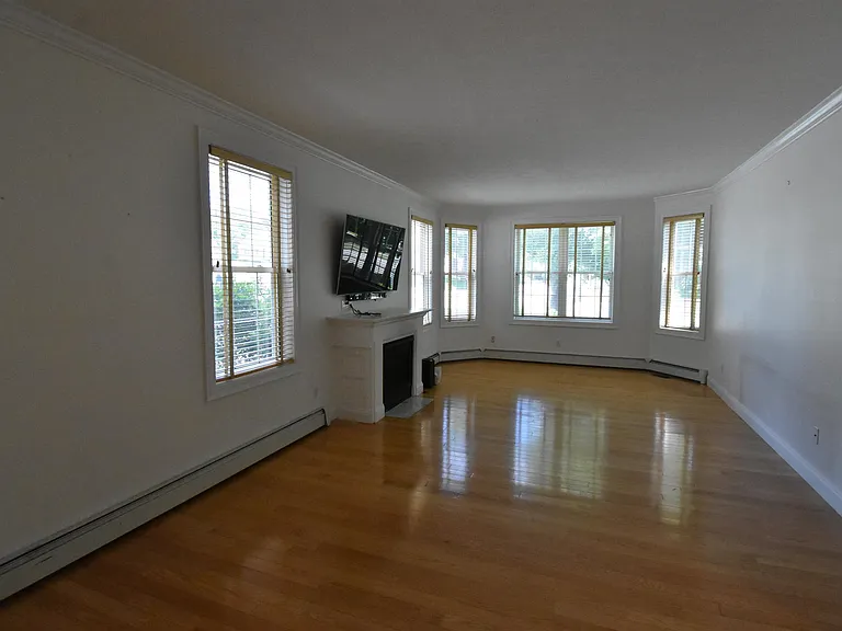 2246 Elm St — Photo 9