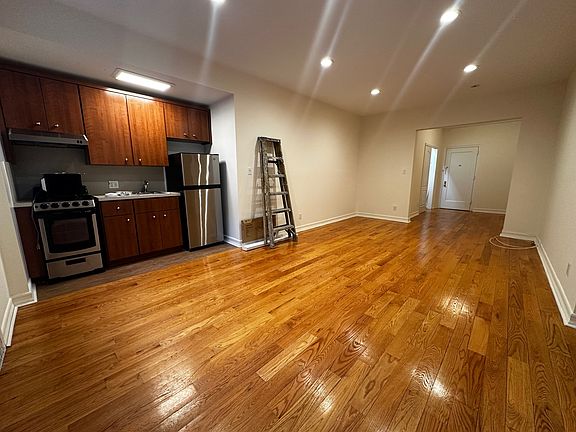 3rd image of 891 Pacific St #2A