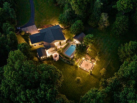 2nd image of 1766 Hunts Ln