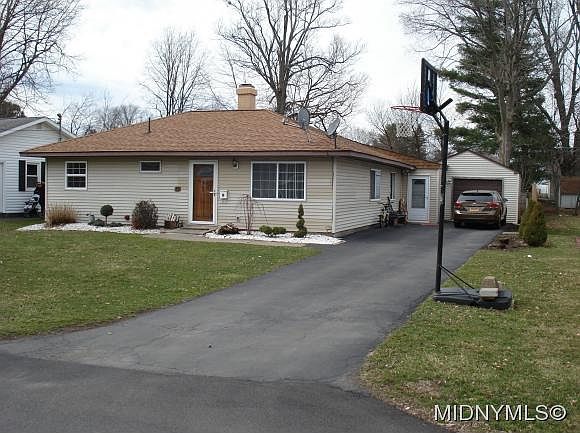 1st image of 33 Ashwood Ave