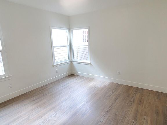 5th image of 2206 Loma Dr