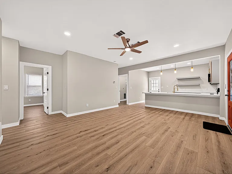 631 E Mistletoe Ave — Photo 10