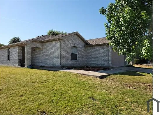 1669 Crown Point Dr