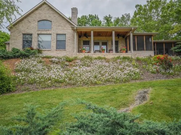 413 Lakeview St, Bluff City, TN 37618