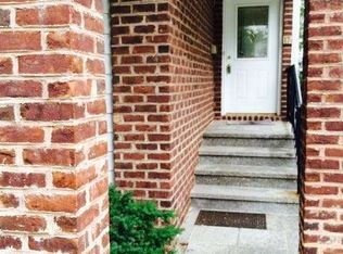 17 Mohegan Ave, Port Washington, NY 11050