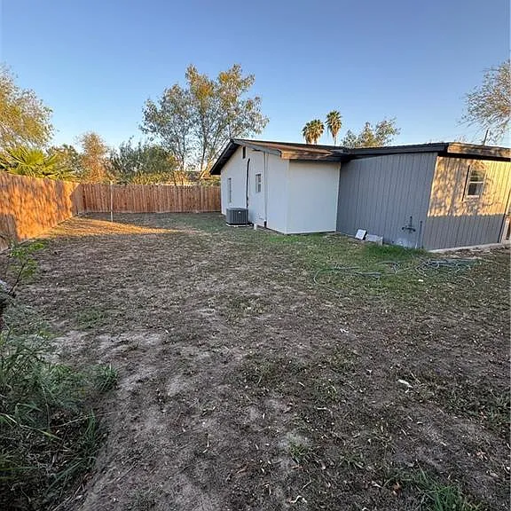 1307 Rojas St — Photo 13