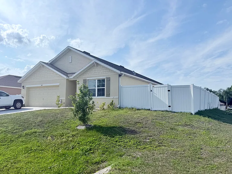 1405 Pace Dr NW — Photo 2