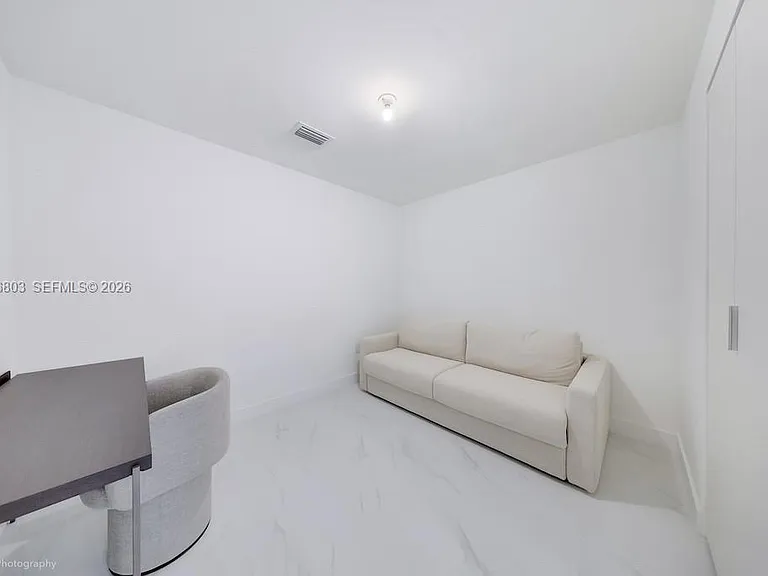 700 NE 24th St #1403 — Photo 12