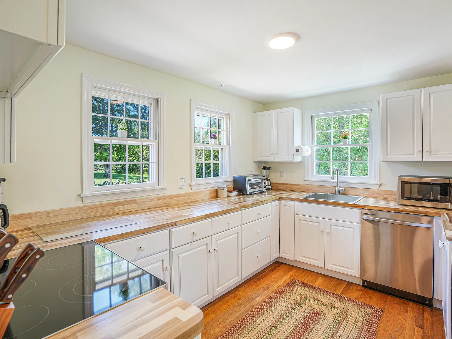 2 bed, 1359 sqft, $4,000 — Photo 2