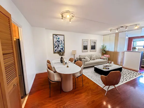 61-20 Grand Central Pkwy #C1100, Forest Hills, NY 11375
