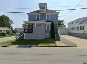 470 Laurel Hill Ave, Cranston, RI