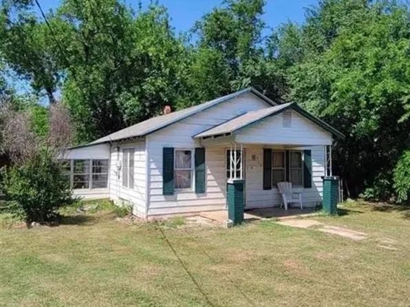 402 W Almar Dr, Chickasha, OK 73018