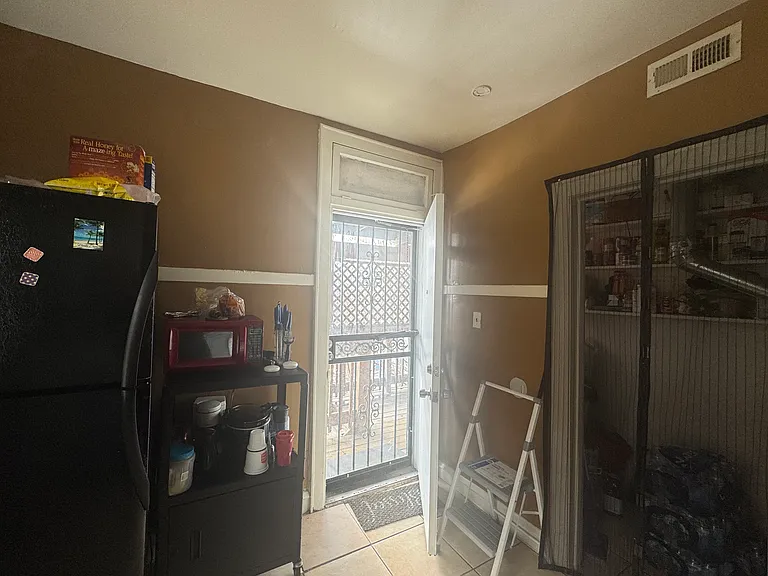 717 E 91st St #2 — Photo 8