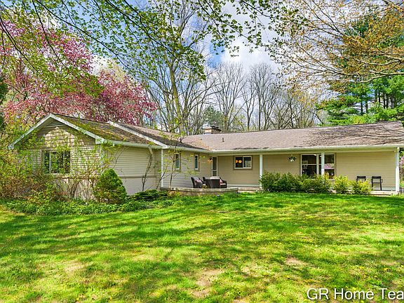 2nd image of 4090 Baywood Dr SE