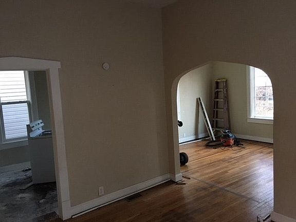 2nd image of 1513 Southwest Blvd