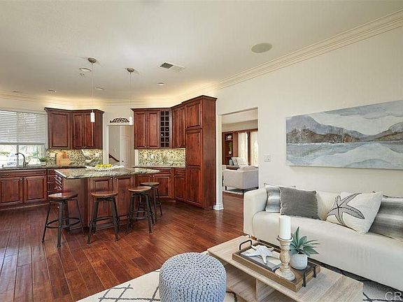 3rd image of 465 Villa Blanca Ct