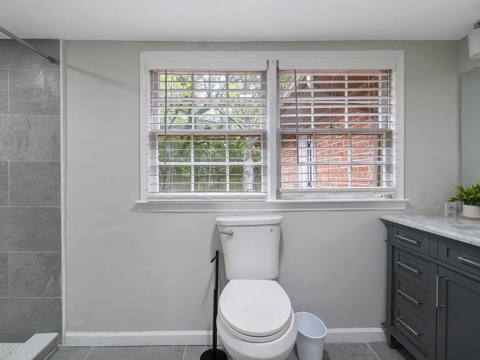 4 bed, 5.0 bath, 3000 sqft, $1,027 — Photo 2
