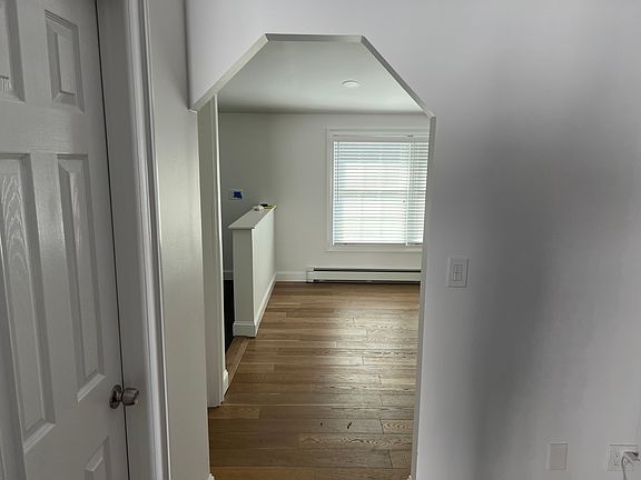 3rd image of 27 19th Ave