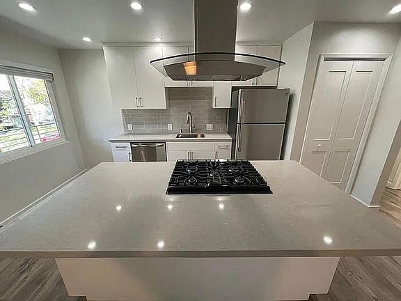 2nd image of 731 23rd St APT 5