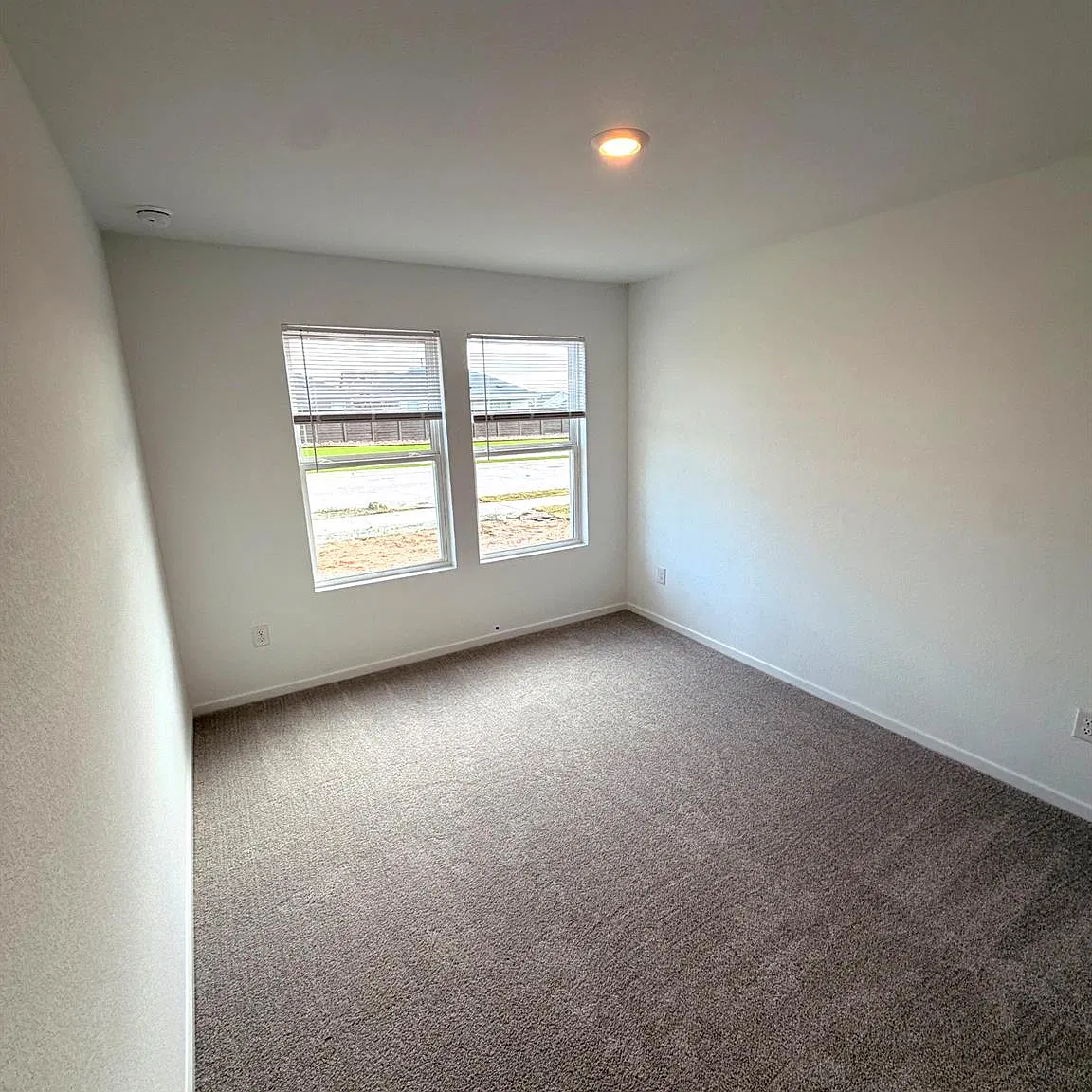 4 bed, 2.0 bath, 1500 sqft, $1,799 — Photo 3