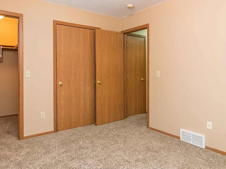 WestPointe Townhomes — Photo 9